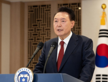 尹, 탄핵 가결 전 법률비서관에 채명성 임명했다