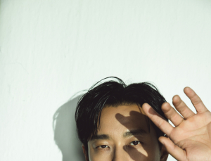 무기 뺏기고 패 까고…주지훈, 믿고 뛰어든 팀전 ‘조명가게’
