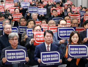 尹 탄핵소추 후 의료계 전 직역 한자리…“의료개혁 중단”