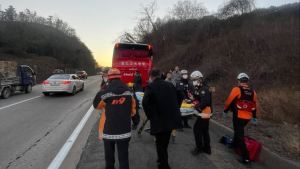 남해고속도로 사천휴게소 인근서 시외버스가 관광버스 추돌…8명 중경상