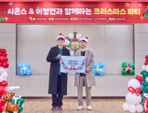 시몬스, 크리스마스 앞두고 지역 아동들에 선물 전달