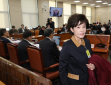 국회 행안위 출석한 박선영 ‘진화위원장’, 야당 요구에 퇴장 조치