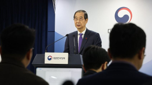 한덕수 권한대행 “여야 합의까지 헌법재판관 임명 보류…헌재 결정에 따를 것”