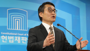 尹, 배보윤·윤갑근 등으로 변호인단 구성…헌재 출석한다