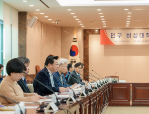 출산율 반등 ‘청신호’ 켜졌다…정부 “부모급여 확대 영향”