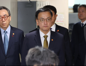 최상목 “무거운 책임감…일상 흔들리지 않게 전력 다할 것”