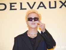 경찰, ‘부실 복무’ 의혹 송민호 근무지 압수수색