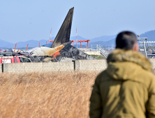 무안공항 여객기 생존 승무원, 병원 도착 뒤 “어떻게 된 일인가요”