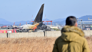 무안공항 여객기 생존 승무원, 병원 도착 뒤 “어떻게 된 일인가요”