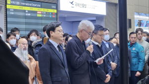 “뭐 하다 이제 왔냐”…김이배 제주항공 대표 사과에 유족 분통