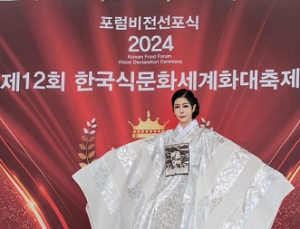 이선영 한복 패션쇼서 단아한 한복 자태 보여준 시니어모델 서지현