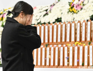 국토부 “제주항공 참사 희생자 신원 확인 5명 남아”…일부 장례 시작될 듯