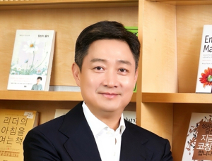홍범식 LG유플러스 사장 “고객 감동으로 밝은 세상, 최우선 가치로” [신년사]
