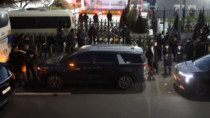 [속보] 공수처, 尹대통령 체포 시도 중…대통령실 경호처, 차벽으로 관저 입구 막아 놓은 듯