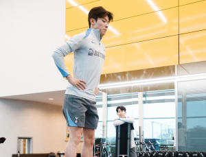 냉정한 포스테코글루 감독 “양민혁 아직 활용 계획 없어, 적응해야”