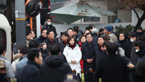 尹관저 찾은 친윤계 행보에…여당 내부서도 “민심과 괴리”