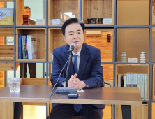 김태흠 충남지사 “계엄 비상식적...헌법 절차 차분하게”