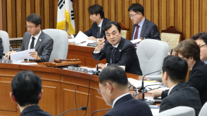 내란 국조특위, ‘증인 전쟁’ 격화…“윤석열 나와야” vs “이재명 부르자”
