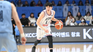 ‘이호현 22점·라렌 21점’ KCC, 73-70 진땀승…소노, 4연패 수렁