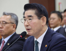 추미애 “김용현, 계엄사태 일주일 뒤 퇴직금 신청…무슨 낯으로”