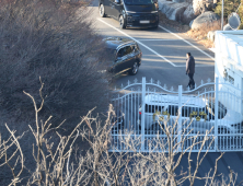 경찰, ‘김건희 라인’ 김신 경호처 가족부장 14일 피의자 소환