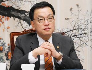 최상목 대행 “명절 물가안정 총력…매달 언론브리핑 진행”