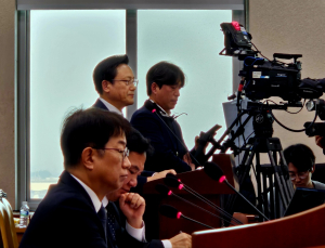 “제주항공, 지난해 조류충돌 예방 회의 모두 불참…강제 규정 만들어야”