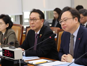 복지장관 “2026년 의대정원, 감원 포함 재검토…의협과 3월 전 협의”
