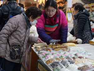 “칼 갈아주고, 반려견 돌봐준다”…설 명절 맞이 분주한 서울