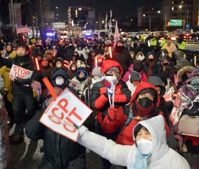 ‘추위 속’ 관저 앞 긴장감 이어져…