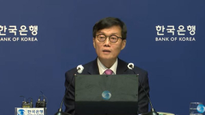 기준금리 동결, ‘경제’보다 ‘정치’ 리스크 우려했다