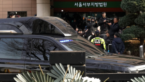 ‘尹구속심사’ 서부지법 담 넘어 무단침입까지…경찰, 17명 체포