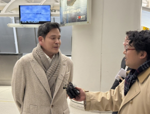 신세계 정용진·쿠팡 김범석, 트럼프 실내 취임식 입장