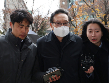 ‘부당대출 의혹’ 손태승 전 우리금융 회장, 불구속 기소