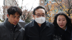 ‘부당대출 의혹’ 손태승 전 우리금융 회장, 불구속 기소