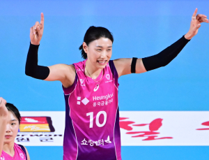 ‘김연경 21점’ 흥국생명, IBK 꺾고 2연승…IBK, 5연패 수렁