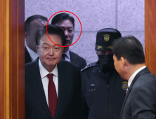 ‘윤 대통령 밀착 경호' 김성훈 경호처 차장 포착