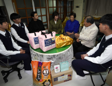 설 맞이 ‘찾아가는 보훈’ 국가유공자에게 따뜻한 온기 [쿠키포토]