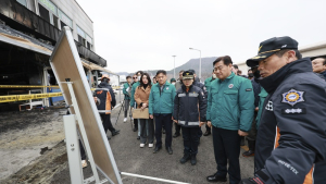김관영 전북지사, 격포항 수산시장 화재 현장 방문