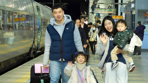 “장모님, 곧 도착해요” 설 연휴 귀성열차 출발
