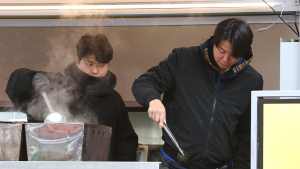 설 앞두고 쪽방촌 떡국 나눔