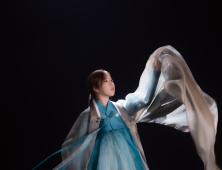 ‘트로트 여제’ 송가인, 정규 4집 ‘가인;달’ 콘셉트 포토 공개