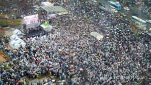 부산역 광장에서 탄핵 반대 집회…박수영 