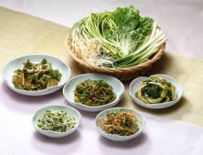 “다섯 가지 매운 맛 나는 ‘봄나물’, 건강엔 어떨까?” [건강 나침반]
