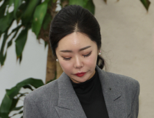내란 국조특위에 참석한 무속인 ‘비단 아씨’