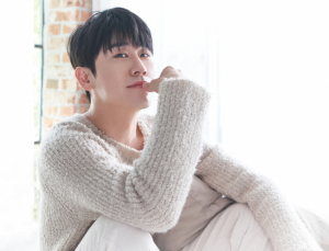 ‘음원 사재기’ 영탁 전 소속사 대표, 징역 8개월 법정구속