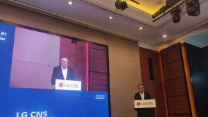 ‘IPO 대어’ LG CNS, 코스피 데뷔…5%대 약세