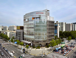 롯데하이마트, 지난해 영업이익 17억원…전년比 79.1%↓