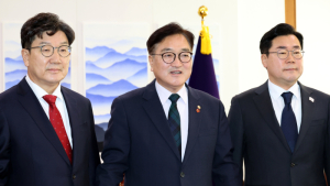 정권 연장 45.2%‧교체 49.2%…국힘‧민주 지지율 ‘팽팽’ [리얼미터]