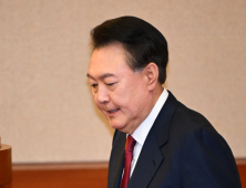 국민, 尹 지지 반대 54.2%…‘지지한다’ 44.7%